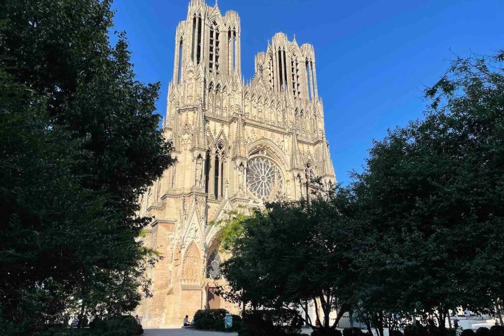 Appartement Superbe Loft 100m2 Proche Cathédrale avec Parking à Reims Extérieur photo